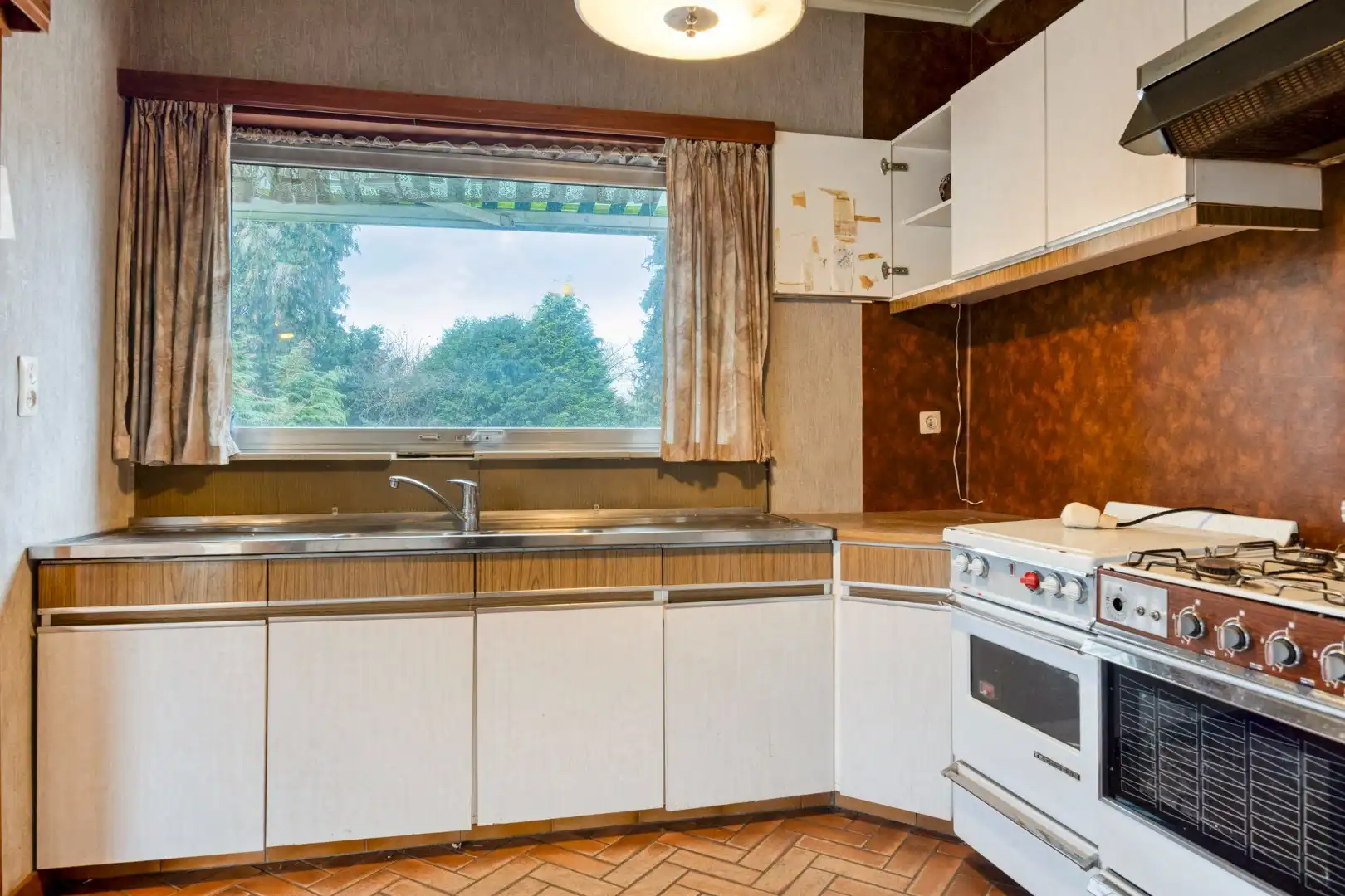 Open bebouwing met 3 slaapkamers, ruime garage op een perceel van 9a 62ca– EPC 596 kWh/m² - bewoonbare opp. 218 m² foto 8