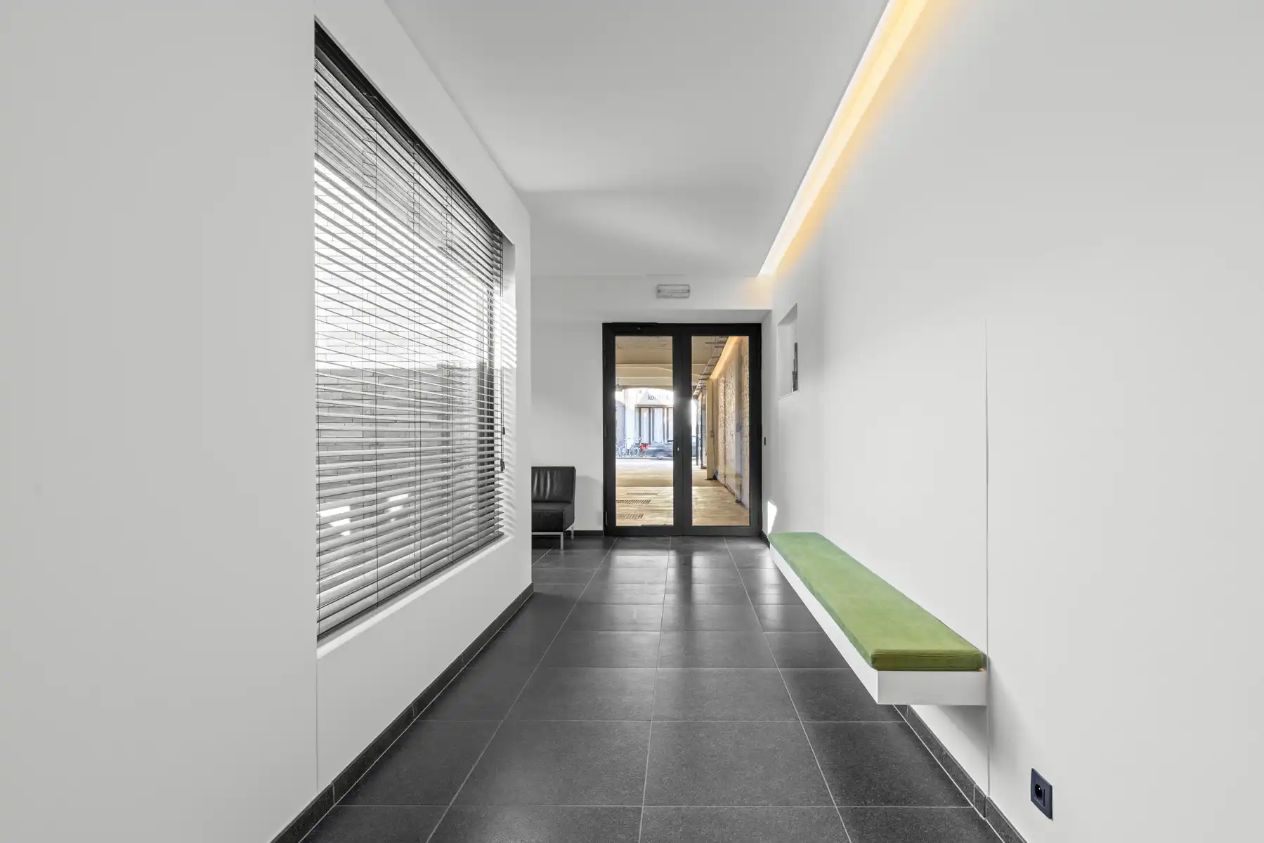 Uniek pand met ingericht kantoor en multifunctionele ruimtes foto 10