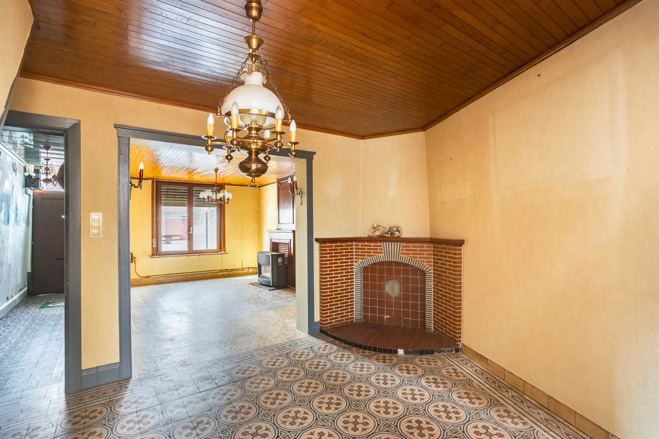 Te renoveren woning met aangename stadstuin foto 3