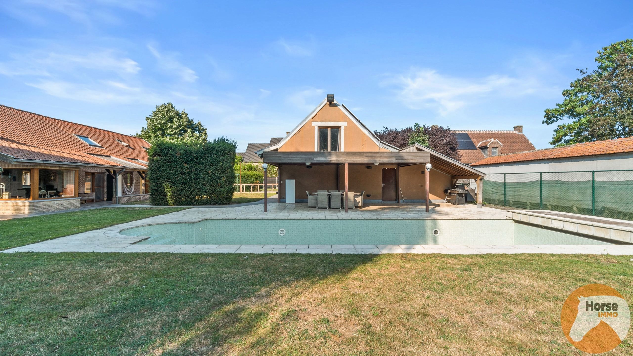 ZELZATE - Landhuis met bijgebouw, zwembad en paardenstallen foto 23
