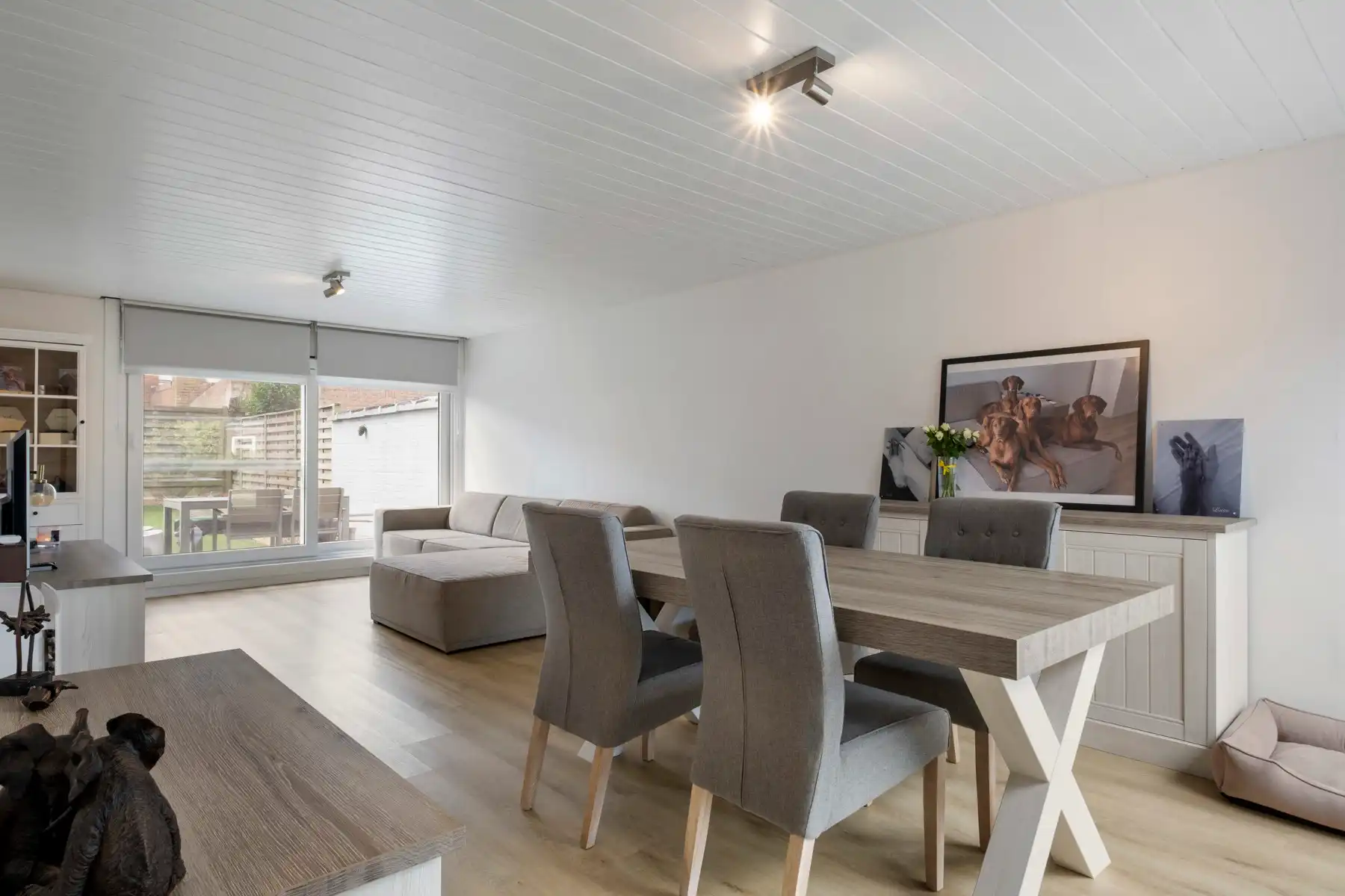Volledig gerenoveerde woning met 4 slaapkamers te Diksmuide foto {{pictureIndex}}