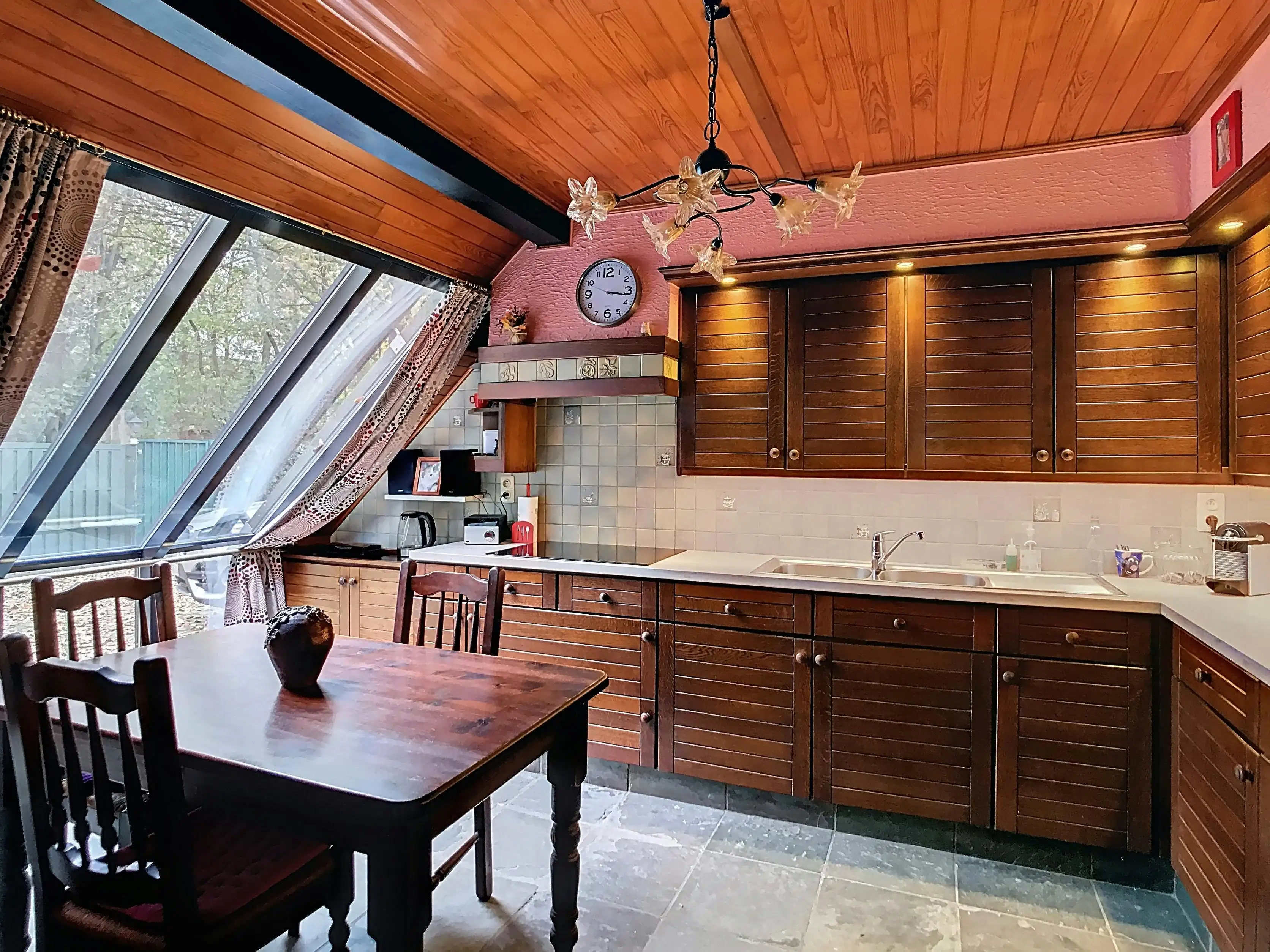 Ruime vakantiewoning op groot open perceel in bosrijk gebied foto 12