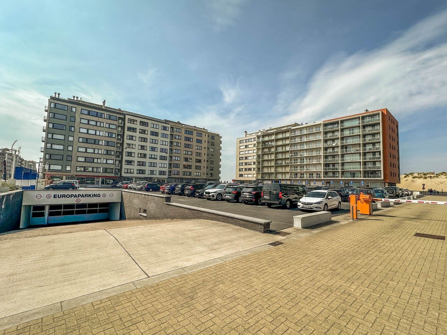 Instapklare studio nabij de dijk, het strand en de zee. foto 11