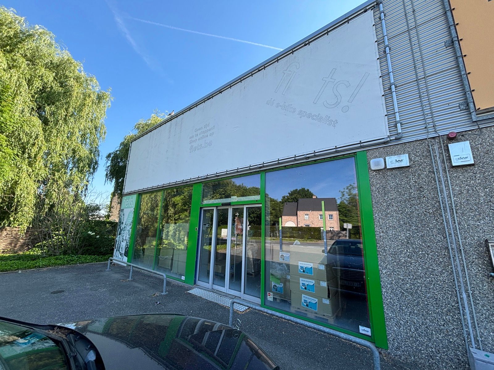 Te Huur: Ruime Commerciële Ruimte foto 3