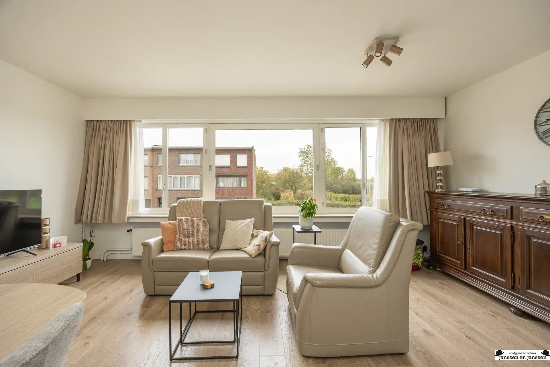 Instapklare bel-etagewoning met 3 slaapkamers, garage en zonnige tuin in Ekeren-Donk foto 6
