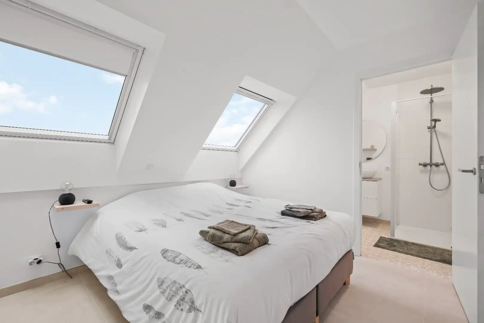 Instapklaar appartement met 2 slaapkamers en staanplaats in Ieper-centrum foto 11