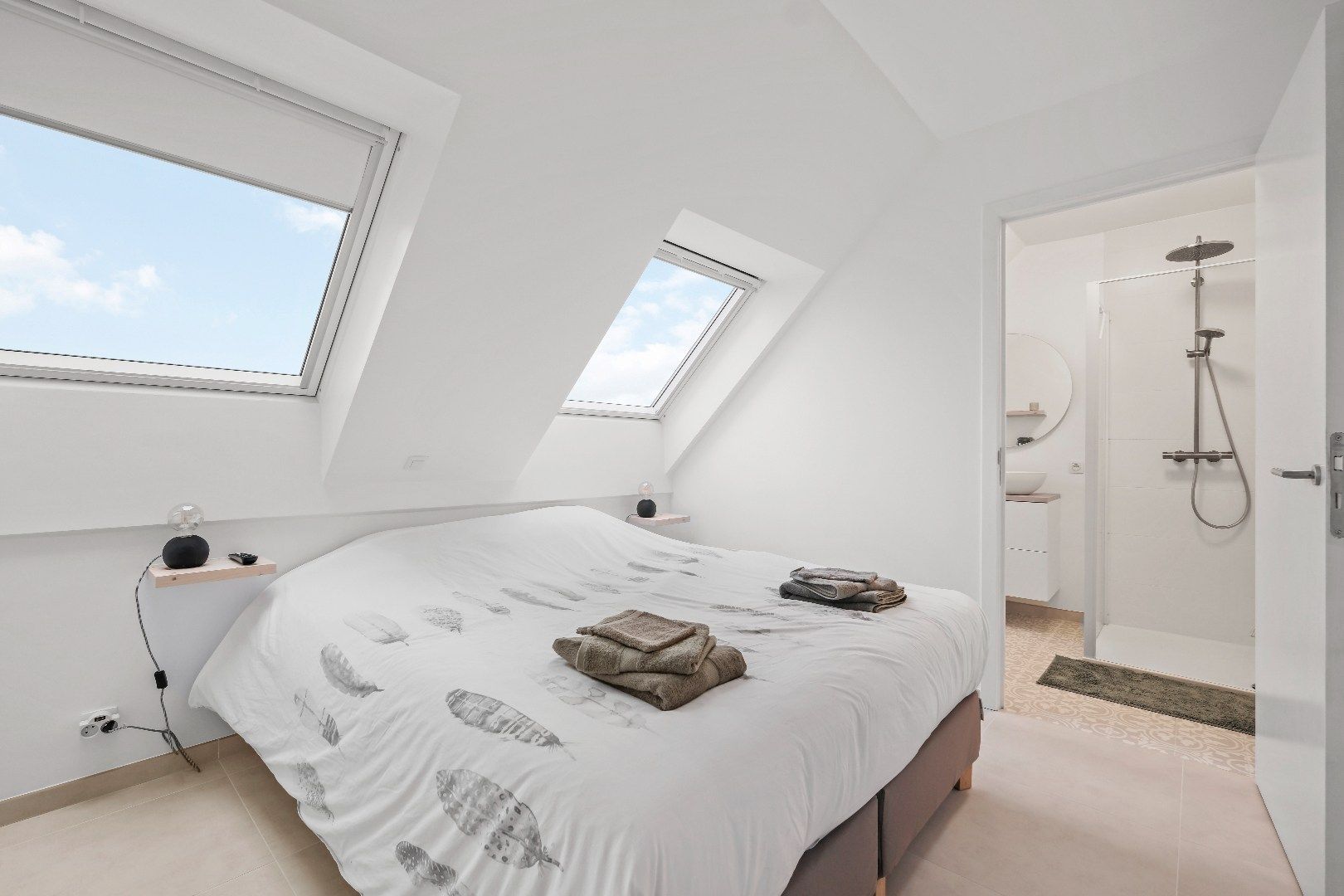 Instapklaar appartement met 2 slaapkamers en staanplaats in Ieper-centrum foto 11