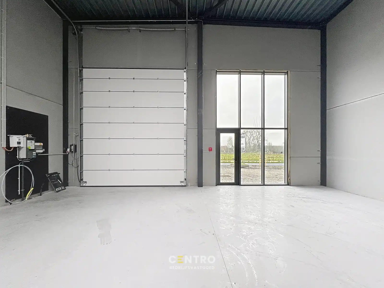 NB-magazijn van ± 275 m² (incl. 2 parkeerplaatsen!) en moderne glaspartij in driehoek TIELT-DEINZE-WAREGEM ! foto 4