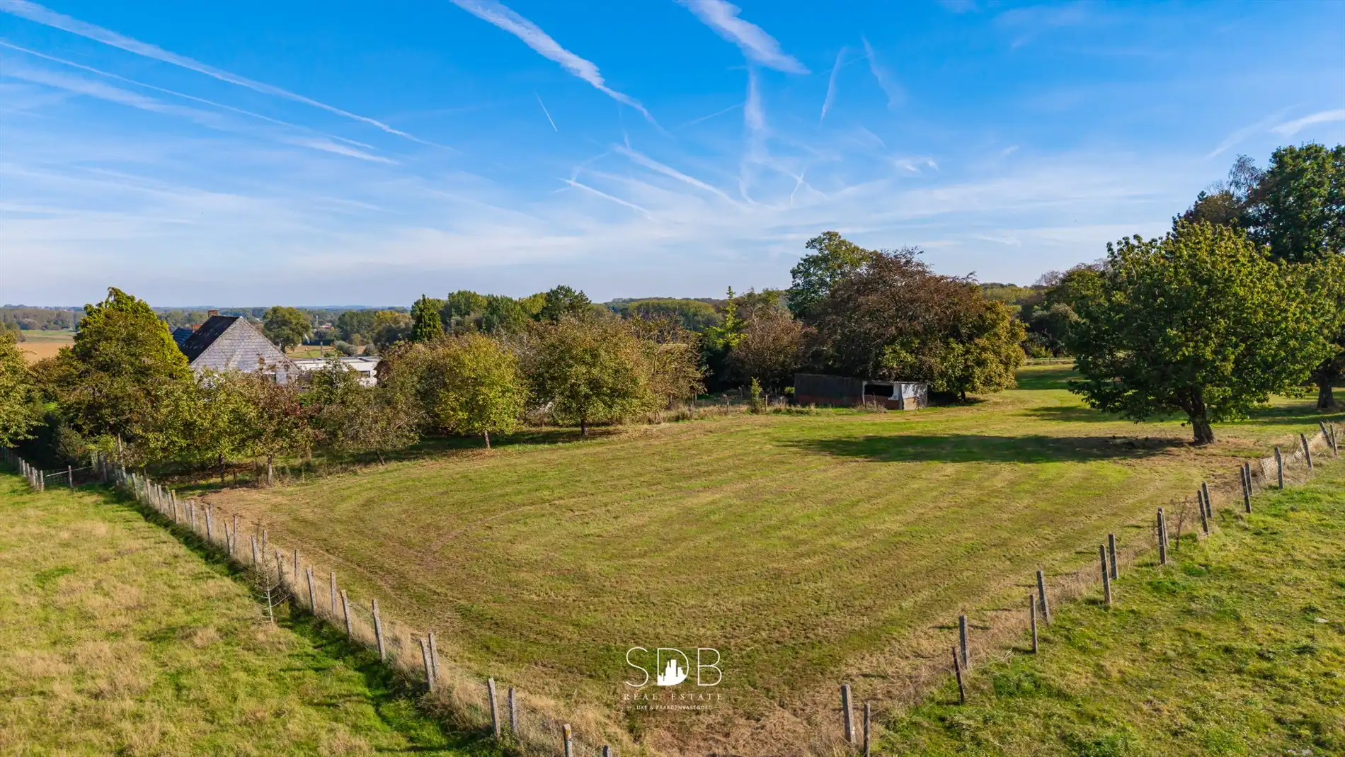 Landelijke hoeve met bijgebouwen en aanpalende graslanden op 14.677m²  foto 23