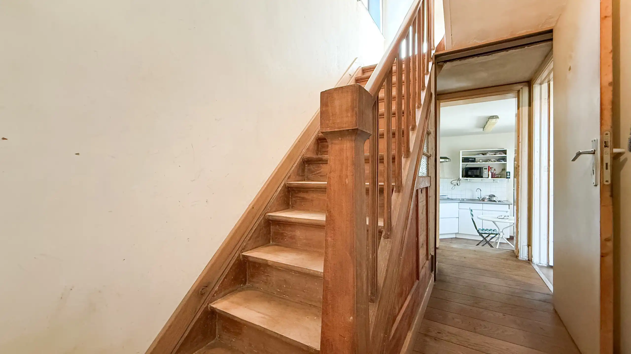 Te renoveren woning met 3 slpkms op ruim perceel van 8a58ca! foto 15