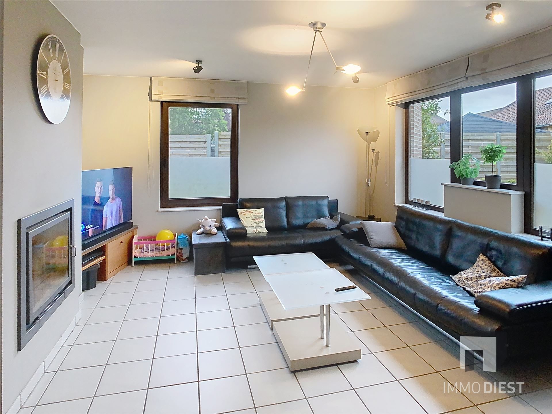 Ruime woning met 4 slaapkamers foto 3