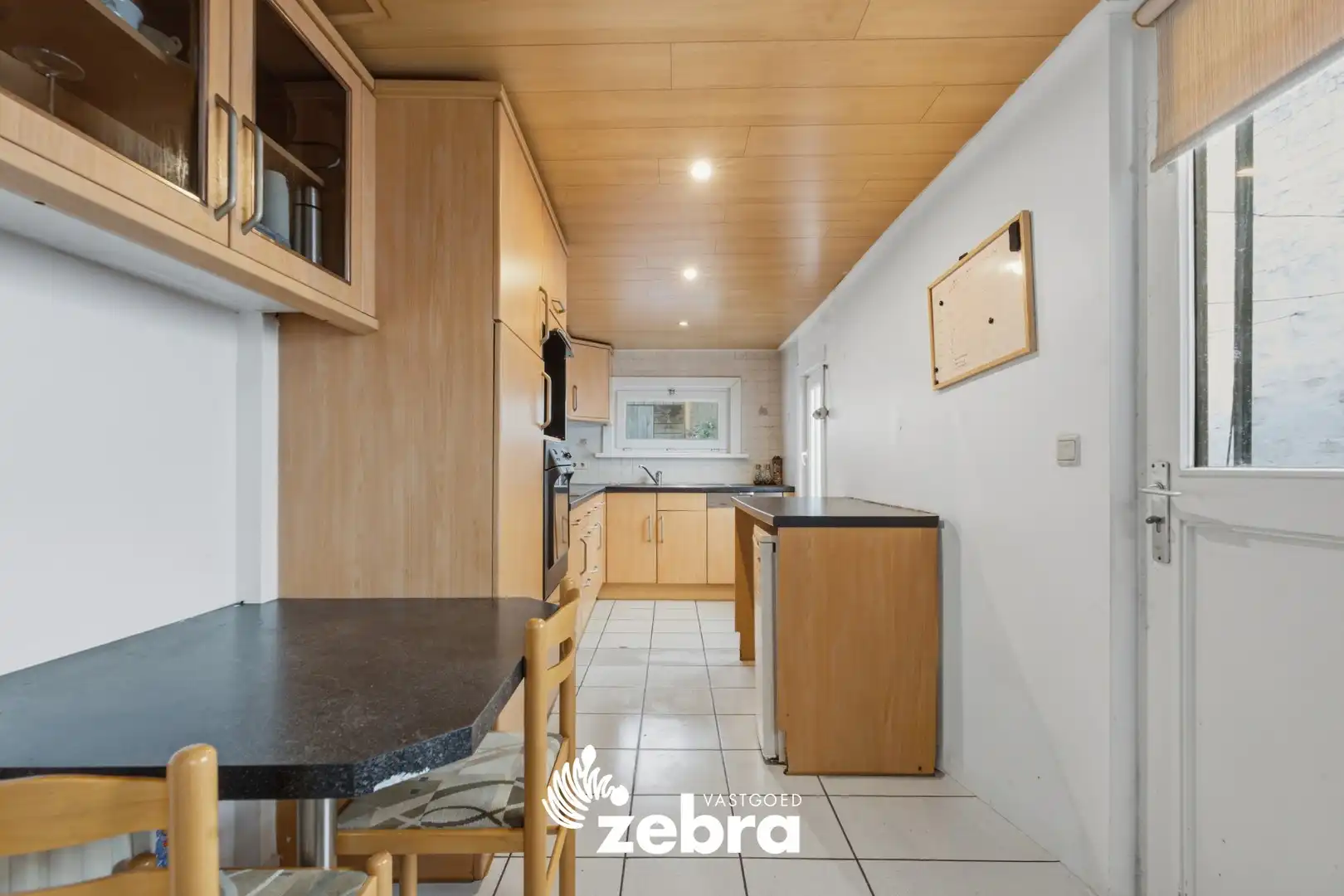Op te frissen woning met stadskoer nabij centrum Kortrijk! foto 8