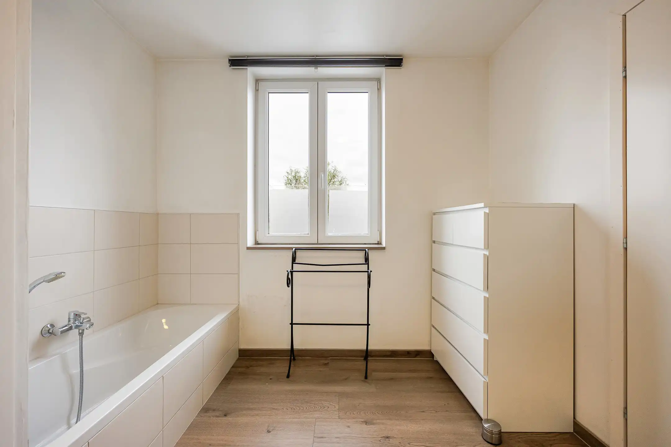 Instapklare  woning met drie slaapkamers en stadstuintje foto 18