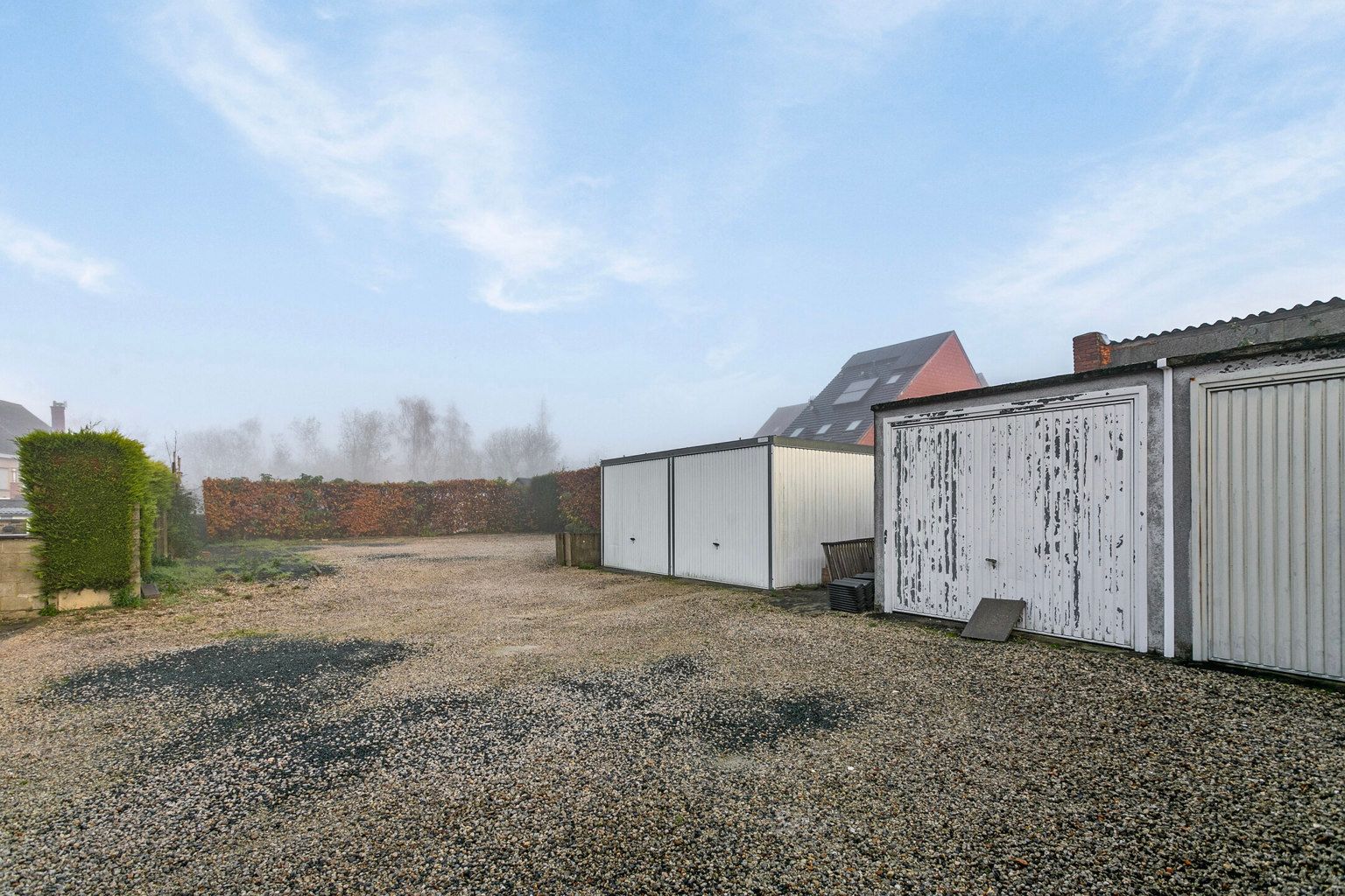 immo DAVID stelt voor: 3 garages en 4 staanplaatsen te Asse foto 1