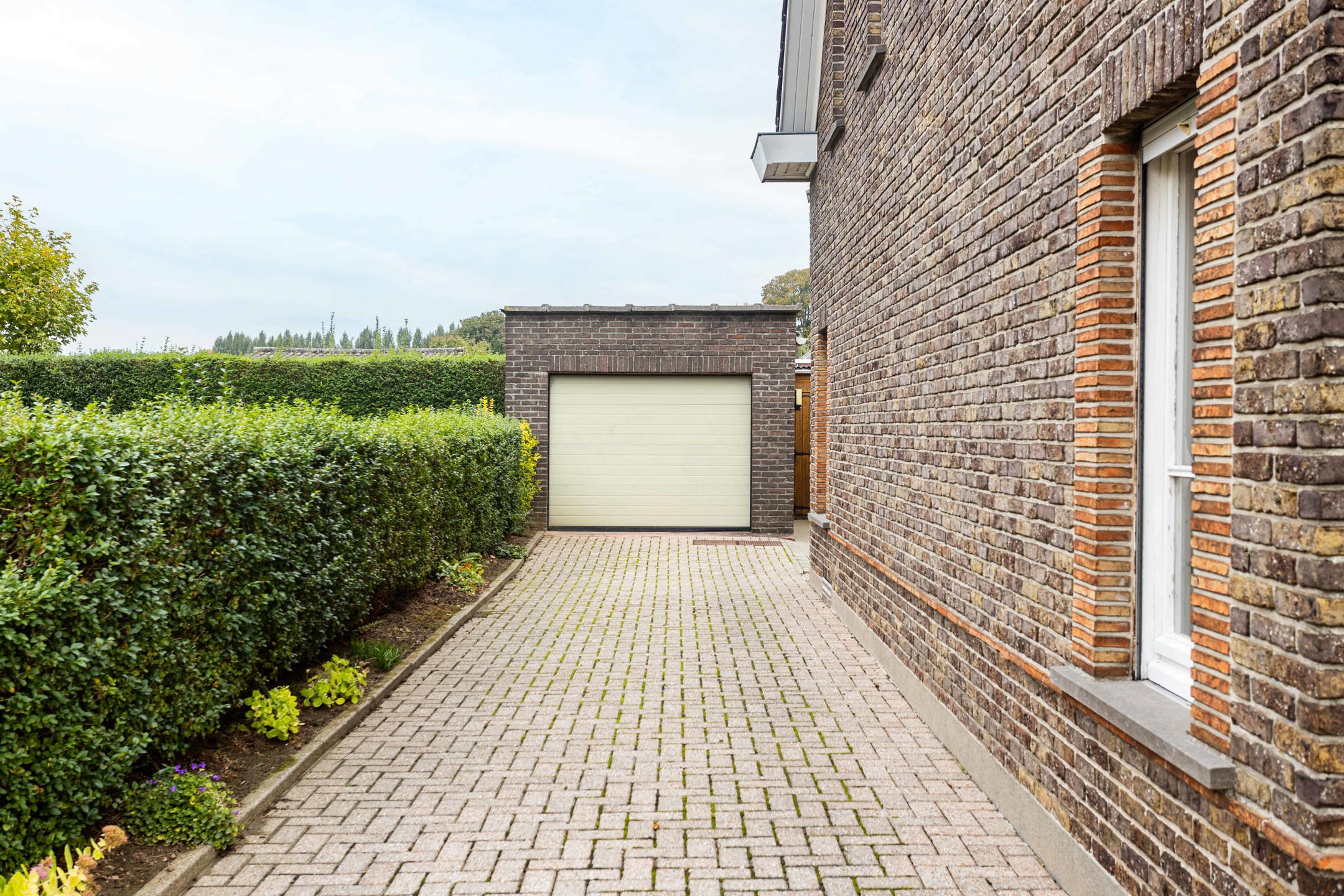 Te renoveren solide woning met garage op uitstekende locatie foto 25