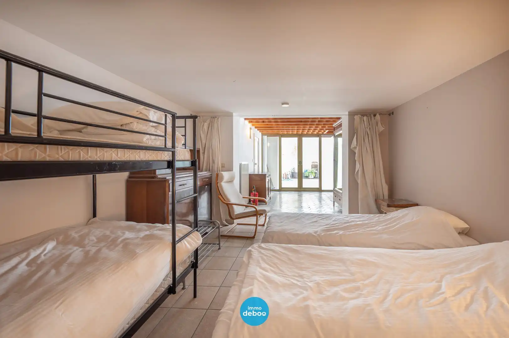 Ruime gerenoveerde duplex vakbij strand en zee foto 18