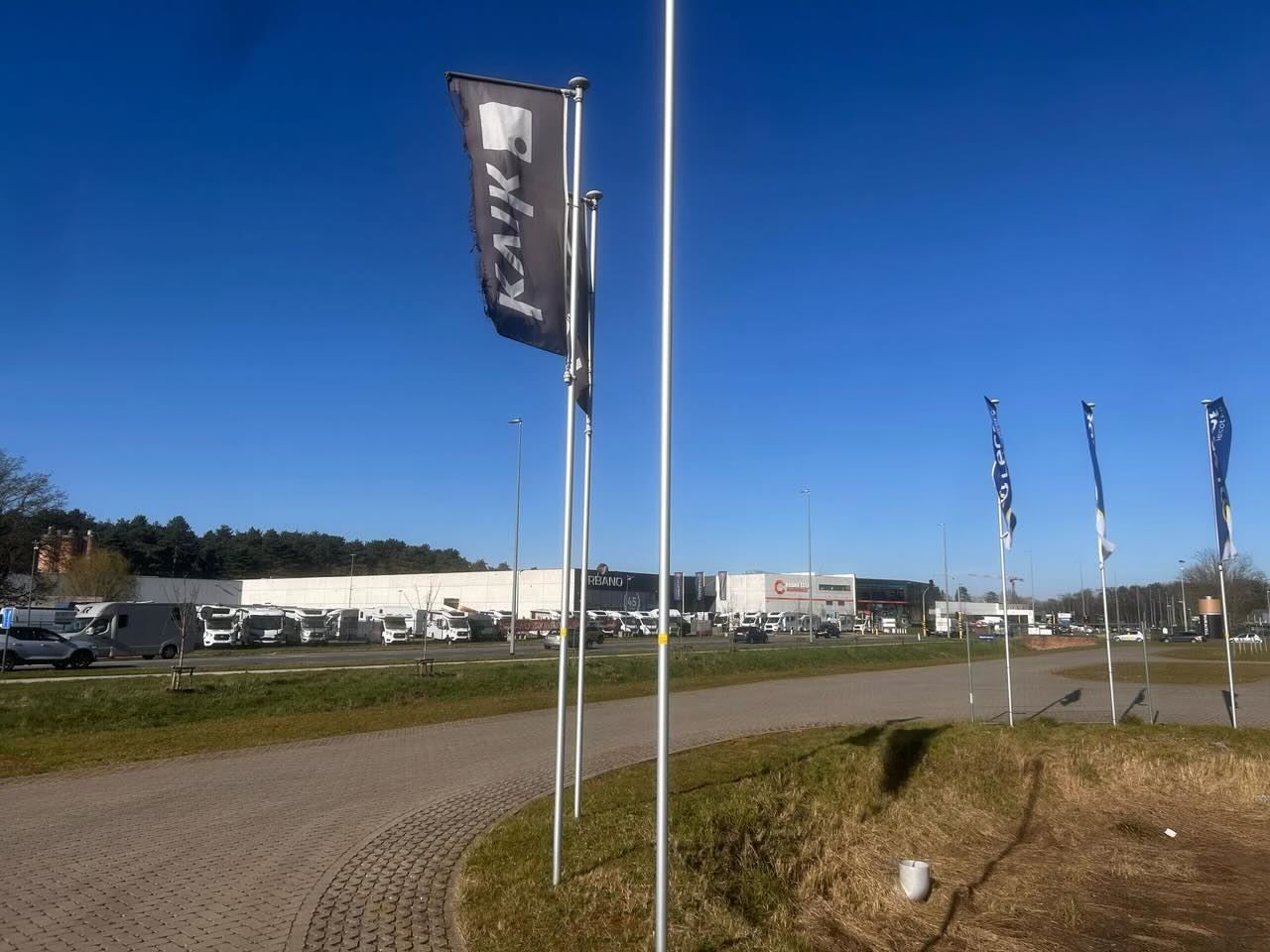 UNIEK GELEGEN MODERNE BAANWINKEL MET PARKING foto 6