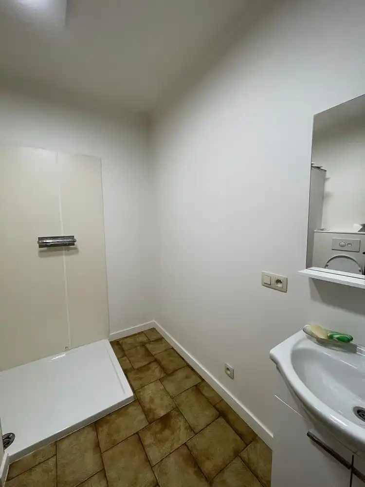 Tweewoonst met mooie tuin en vrijstaande garage foto 9