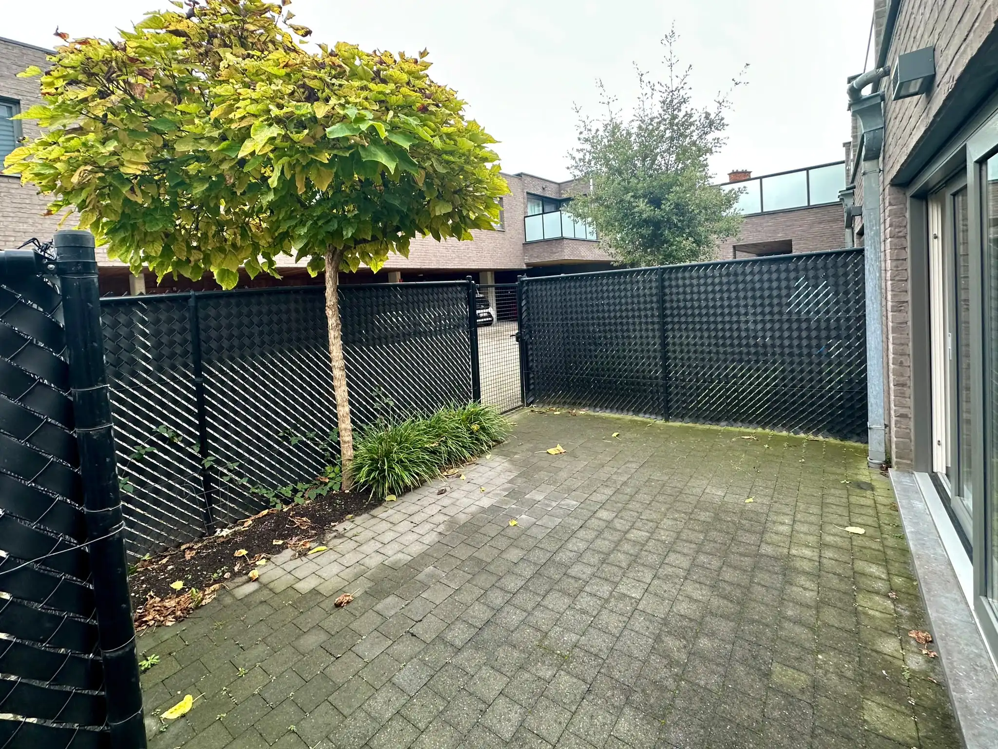 Gelijkvloers appartement met 2 slaapkamers, ruim terras en privé staanplaats foto 14