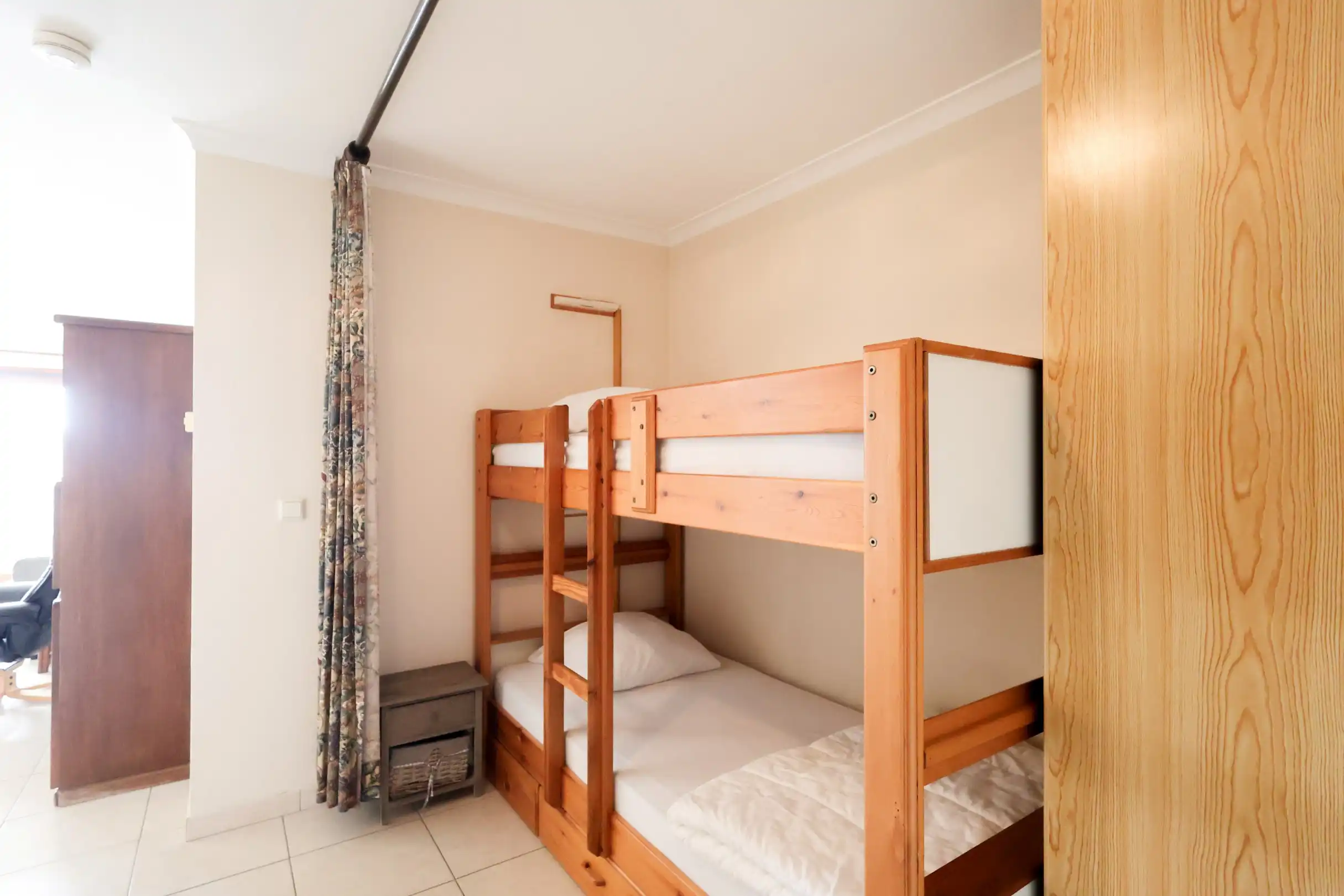 Studio met eigen terras, kelder en parkeerplaats foto 13