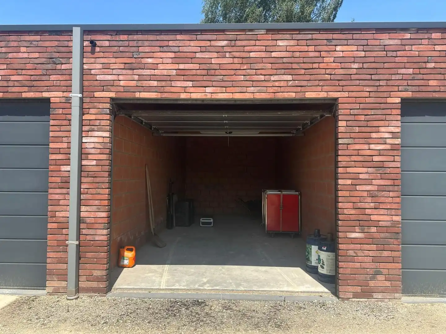 Garagebox centraal gelegen te Beernem foto 3