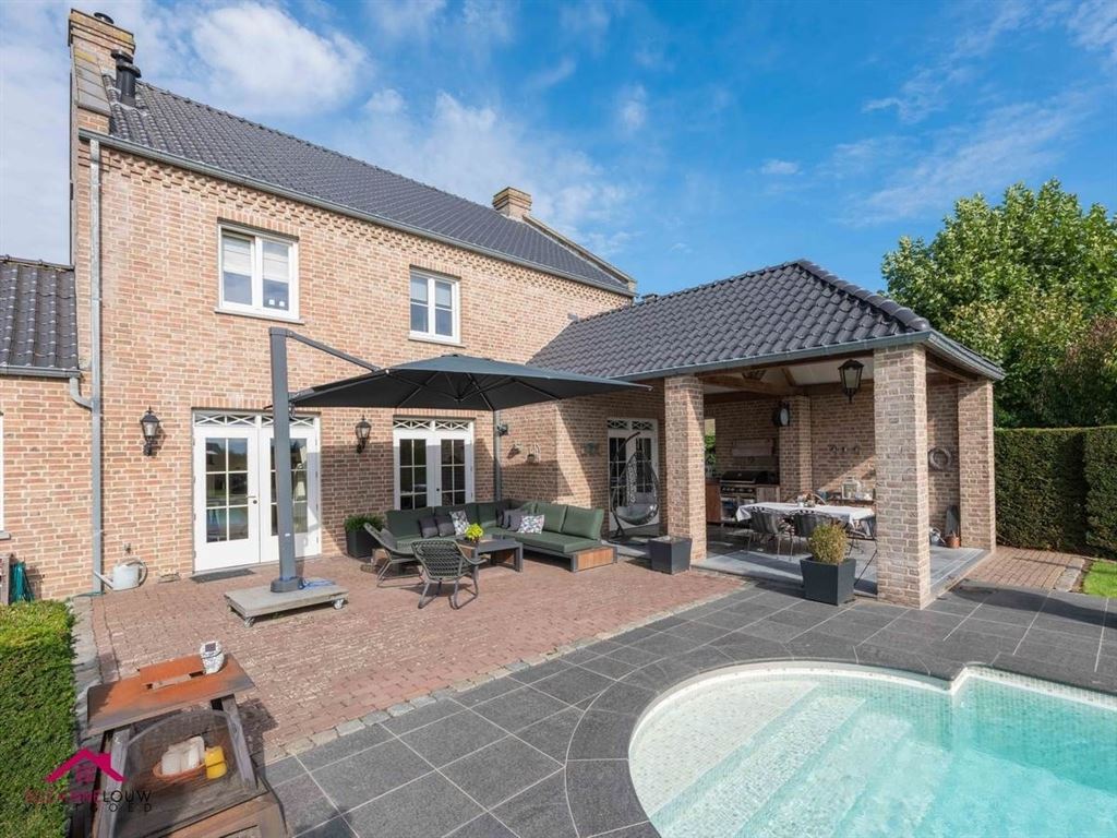 Landelijke villawoning met dubbele vrijstaande garage foto 9