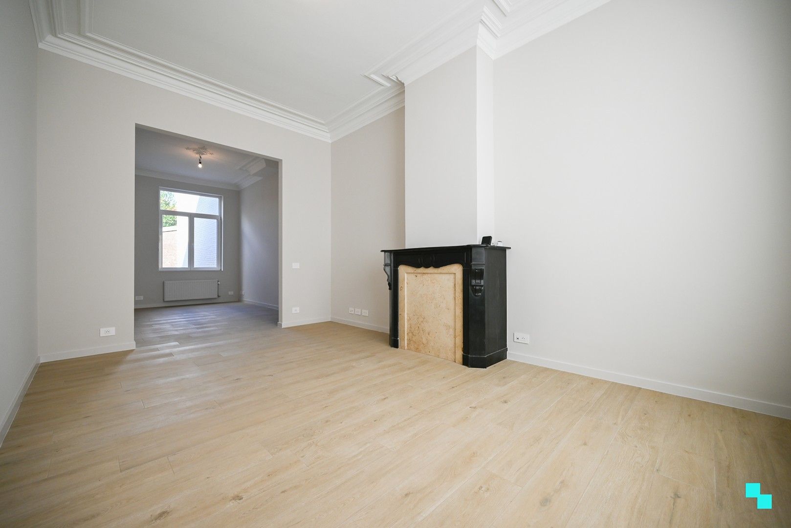 Prachtig & compleet gerenoveerde burgerwoning in hartje Izegem foto 5