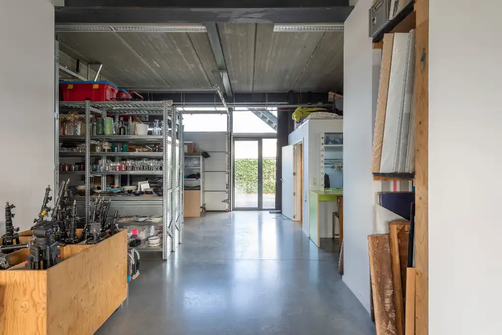 Verkoop via aandelen: Karaktervol atelier, kantoor en/of opslagruimte van ca. 300 m² in Sint-Amandsberg foto 14