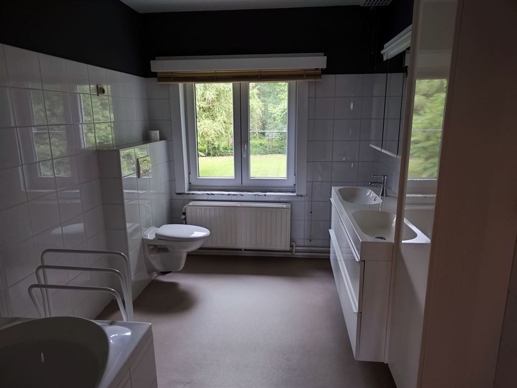 Villa in rustige straat foto 13