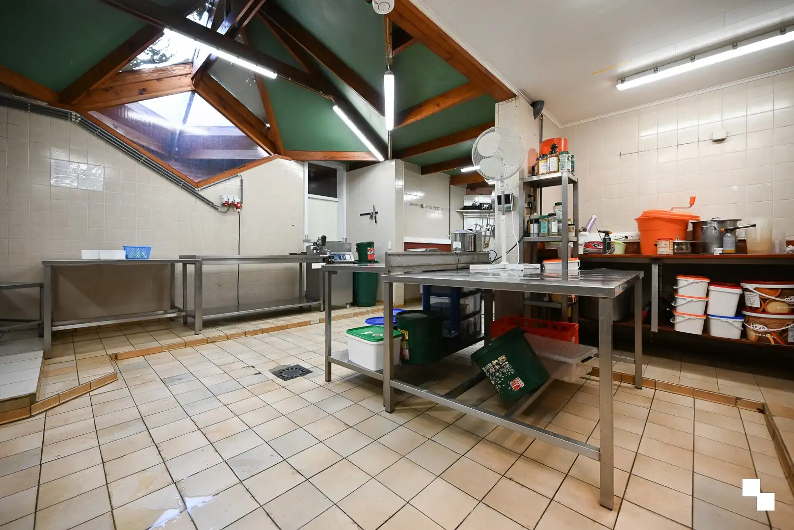 Instapklare slagerij met woonst te Sint-Eloois-Winkel (Ledegem) foto 8