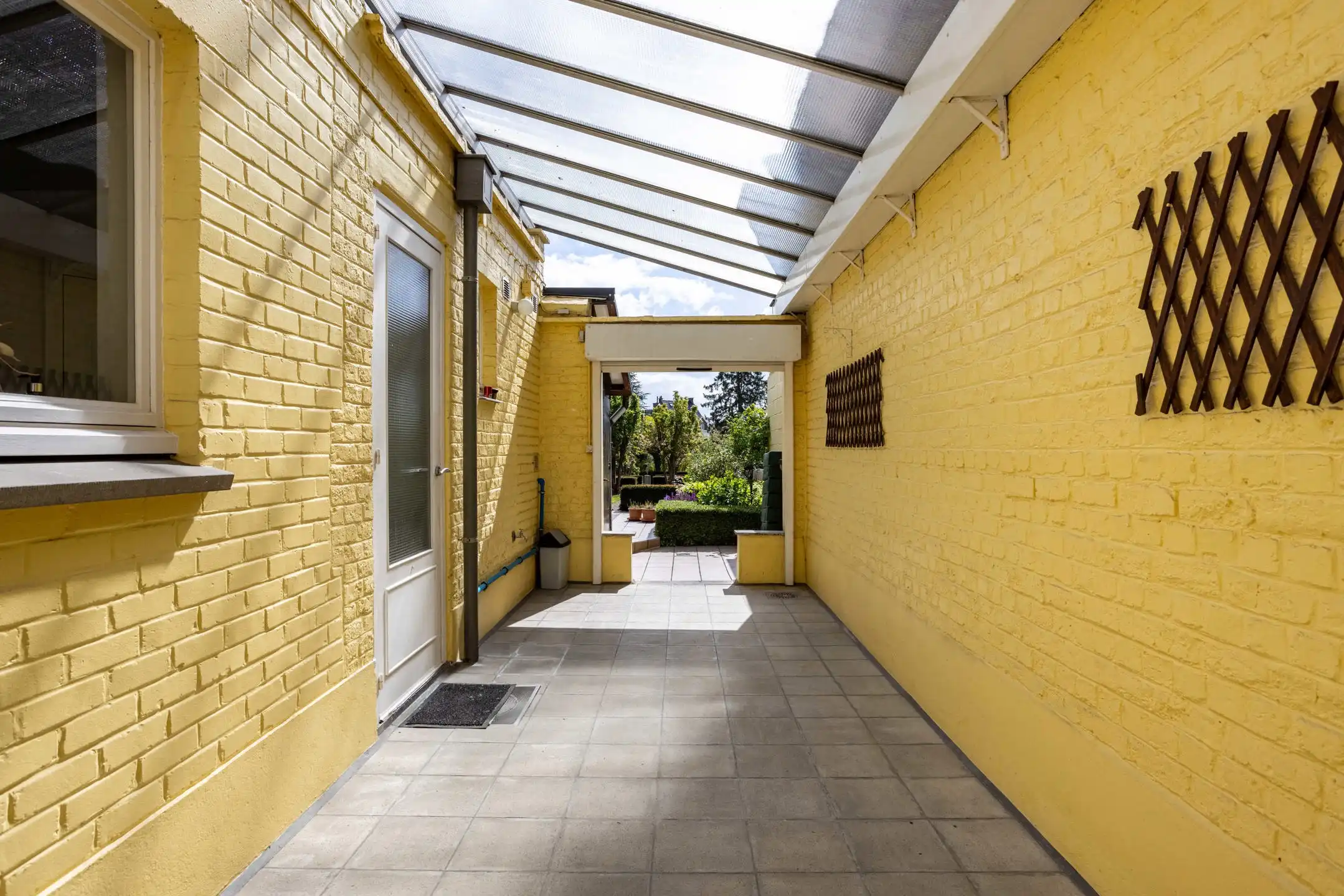 Deels te renoveren rijwoning in een rustige buurt foto 24