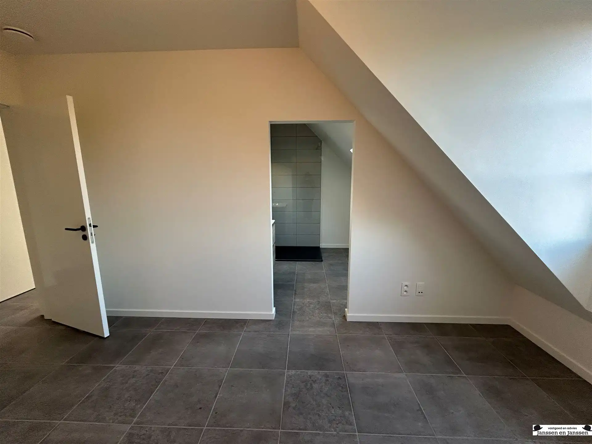 Gezellig appartement met 1 slaapkamer, autostaanplaats en berging foto 15