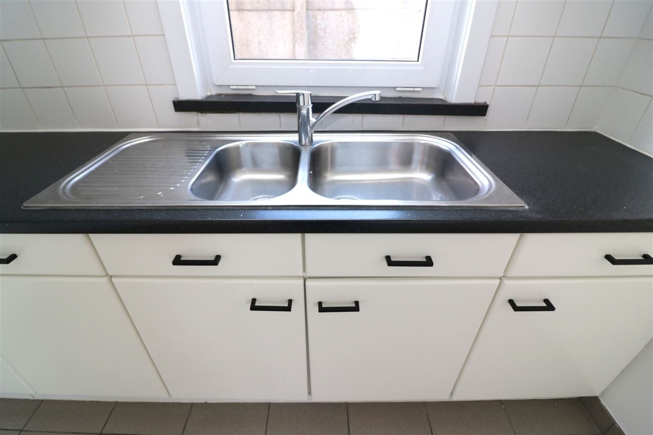 Woning met 2 slpk, terras, autostaanplaats onder de carport foto 36