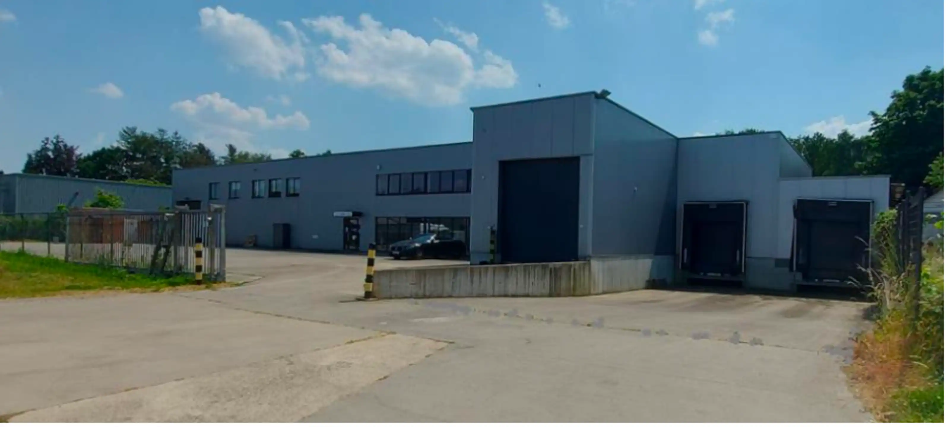 Te Huur KMO Gebouw voor Voedingsbedrijf foto {{pictureIndex}}