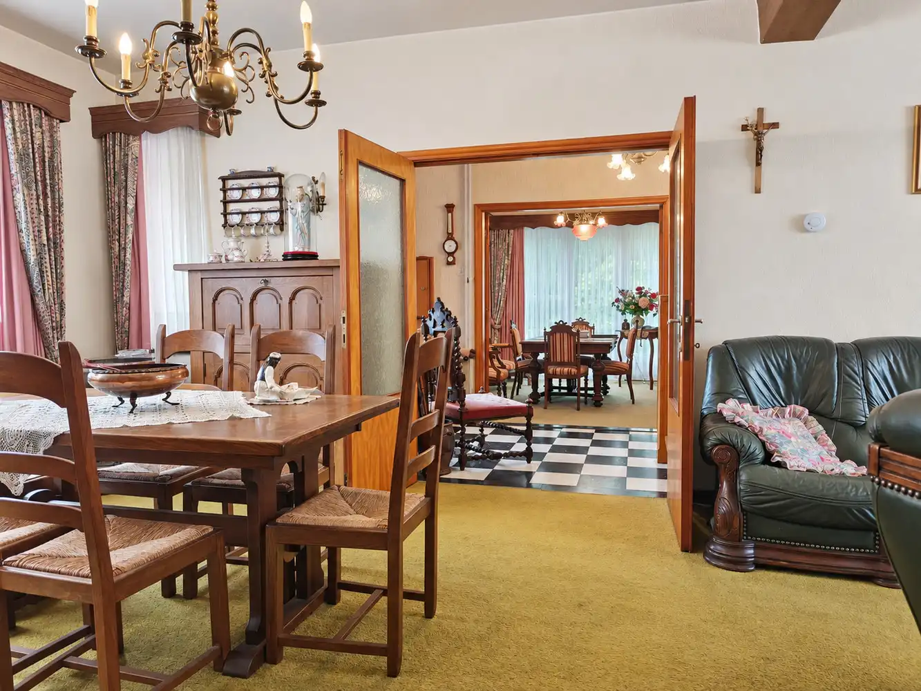 Charmante, te renoveren woning met veel potentieel gelegen in het prachtige Neerharen foto 15