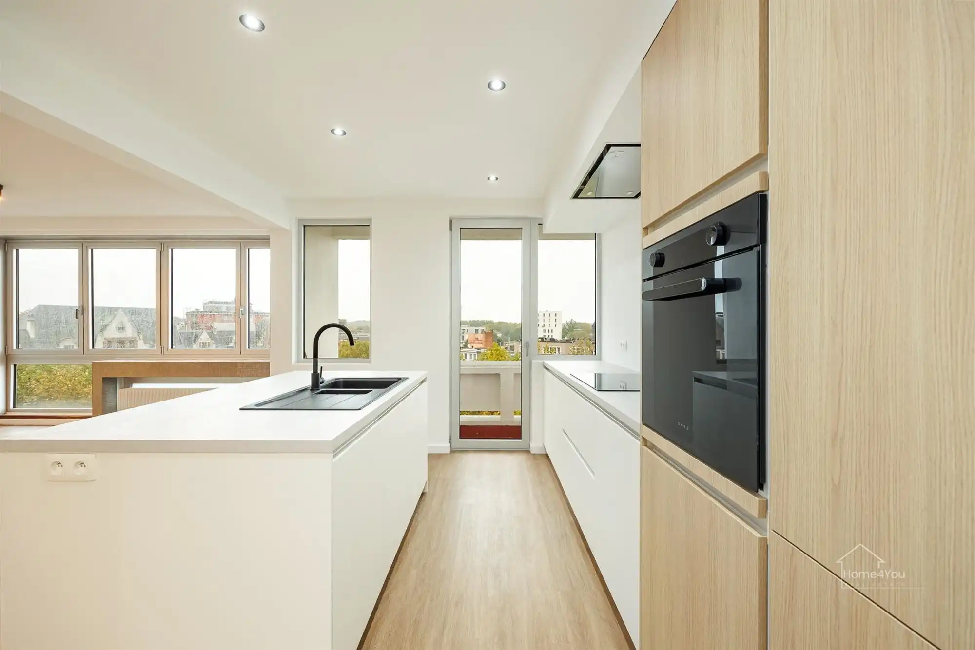 Ruim en gerenoveerd 3-slaapkamerappartement met 2 terrassen foto 6