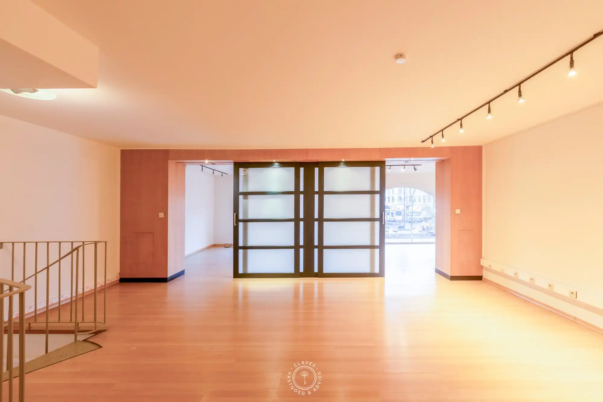 Centraal gelegen handelspand / kantoor met zicht op de Grote Markt foto 11