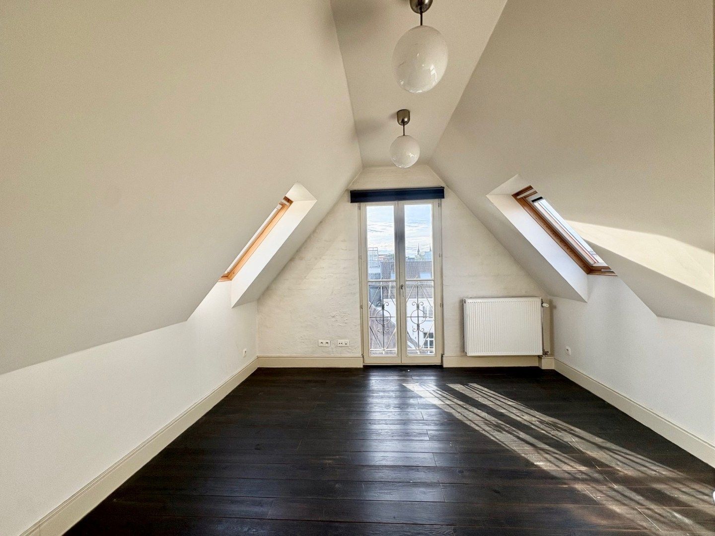 Stijlvol 3-slaapkamer duplexappartement met zonnig terras foto 16