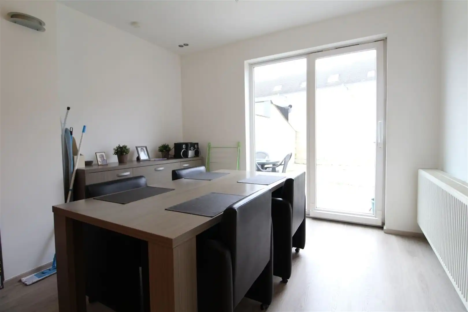 Recent gerenoveerde rijwoning met koer foto 5