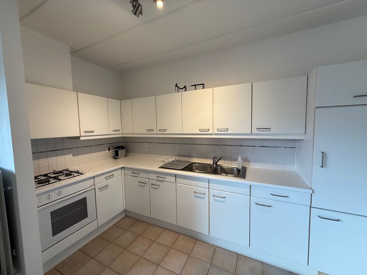 Rustig gelegen appartement met terras en garage foto 6