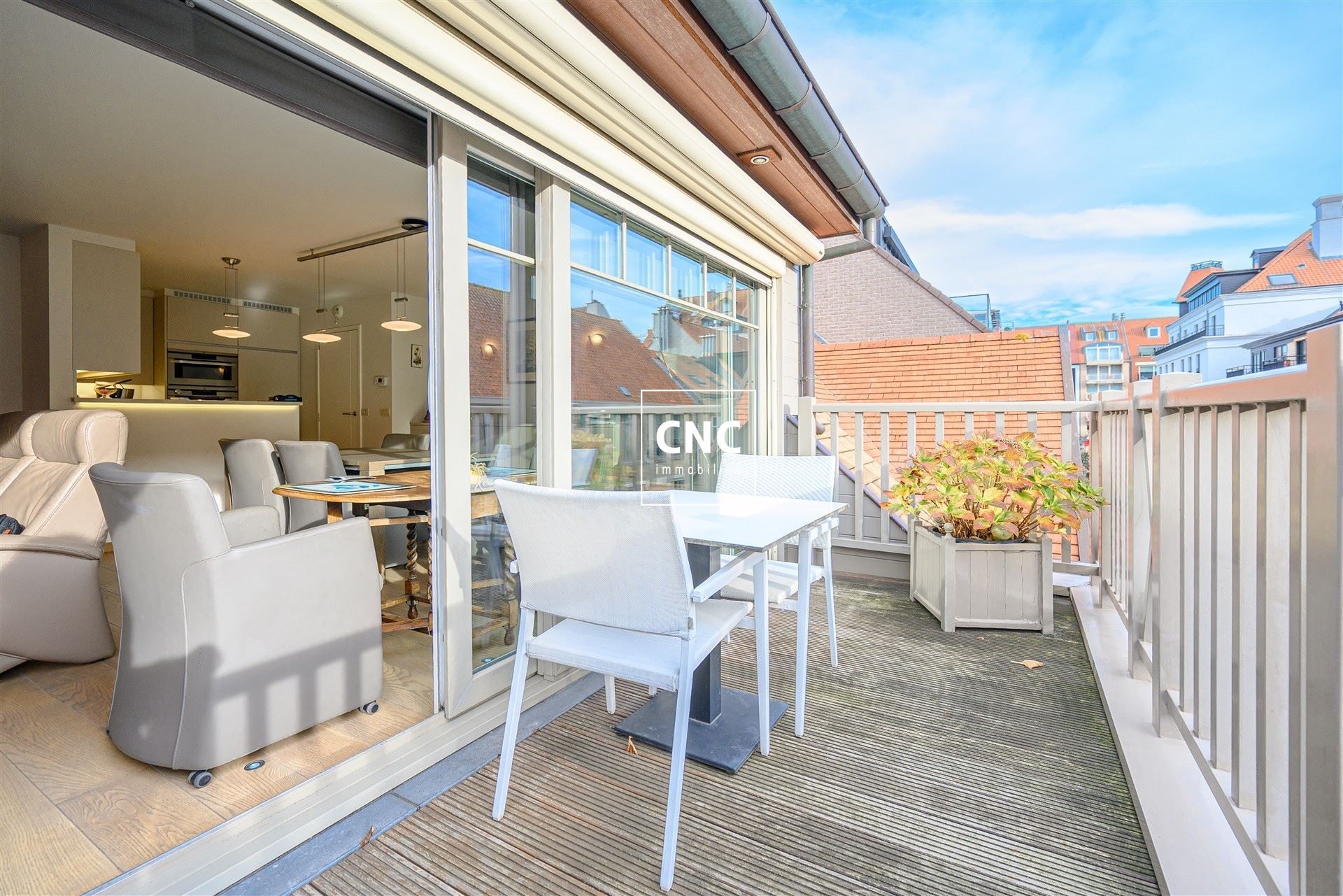 Lichtrijke duplex met twee terrassen in centrum Knokke foto {{pictureIndex}}