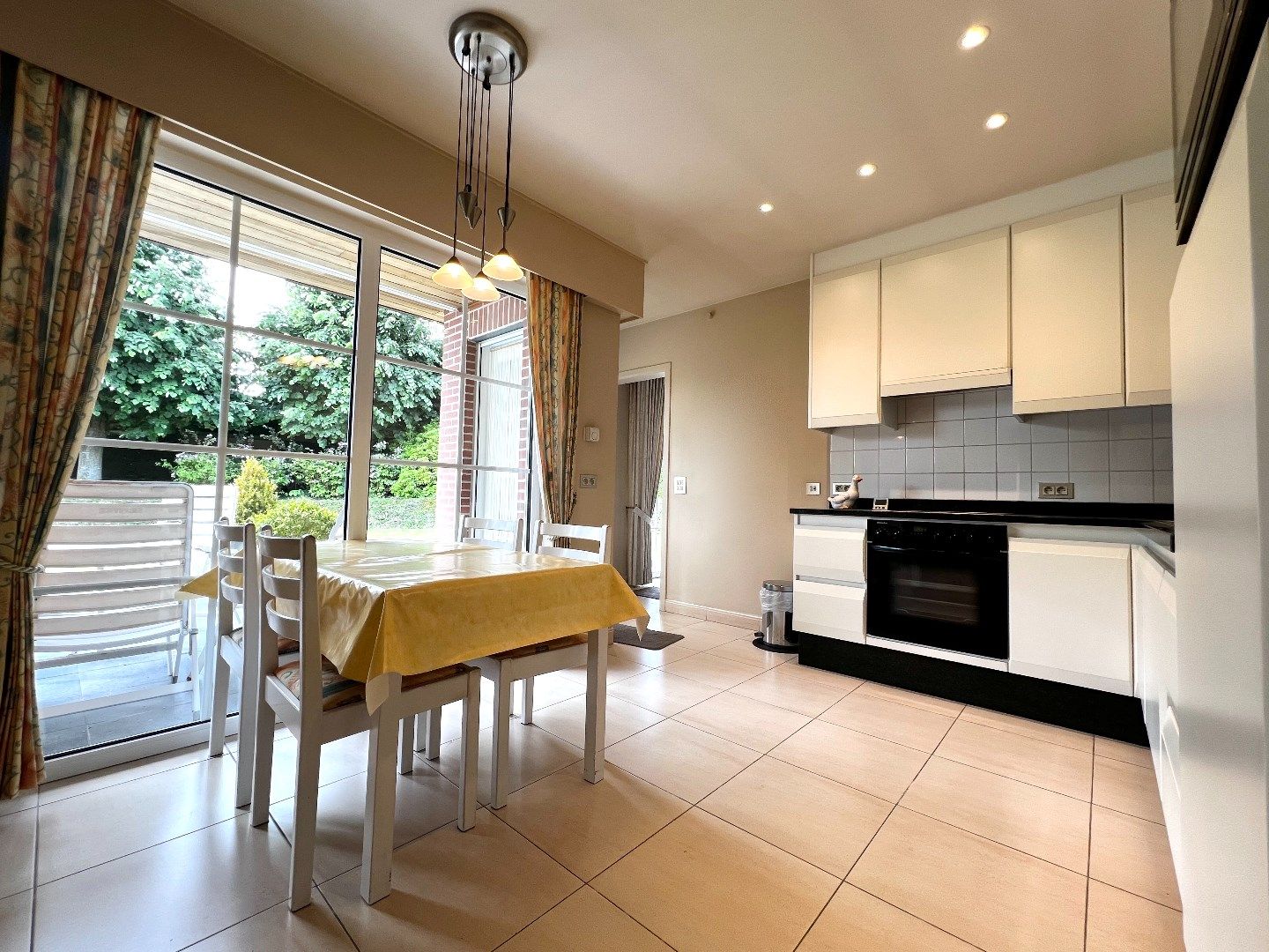 Knappe en verzorgde villa te koop teTiegem op 726m2 perceeloppervlakte. foto 12