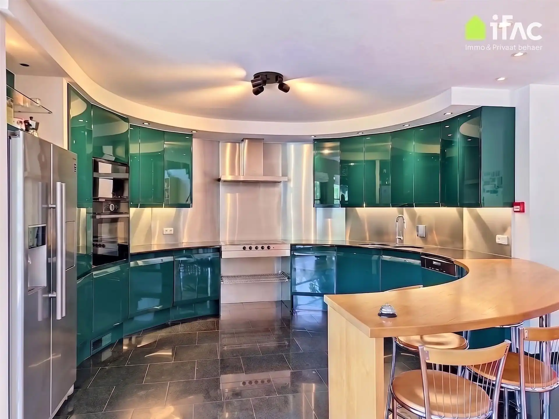 Unieke moderne split-levelvilla met zwembad op 17a83ca foto 13