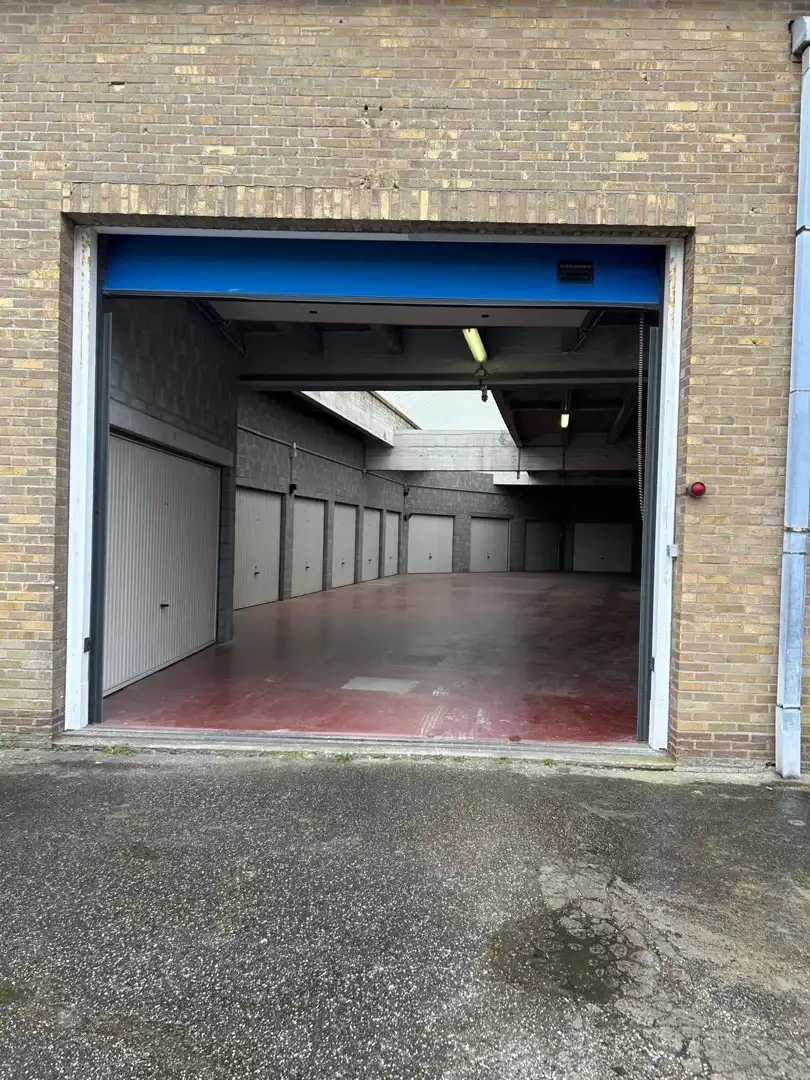 Garagebox gelijkvloers op wandelafstand van het centrum foto 4