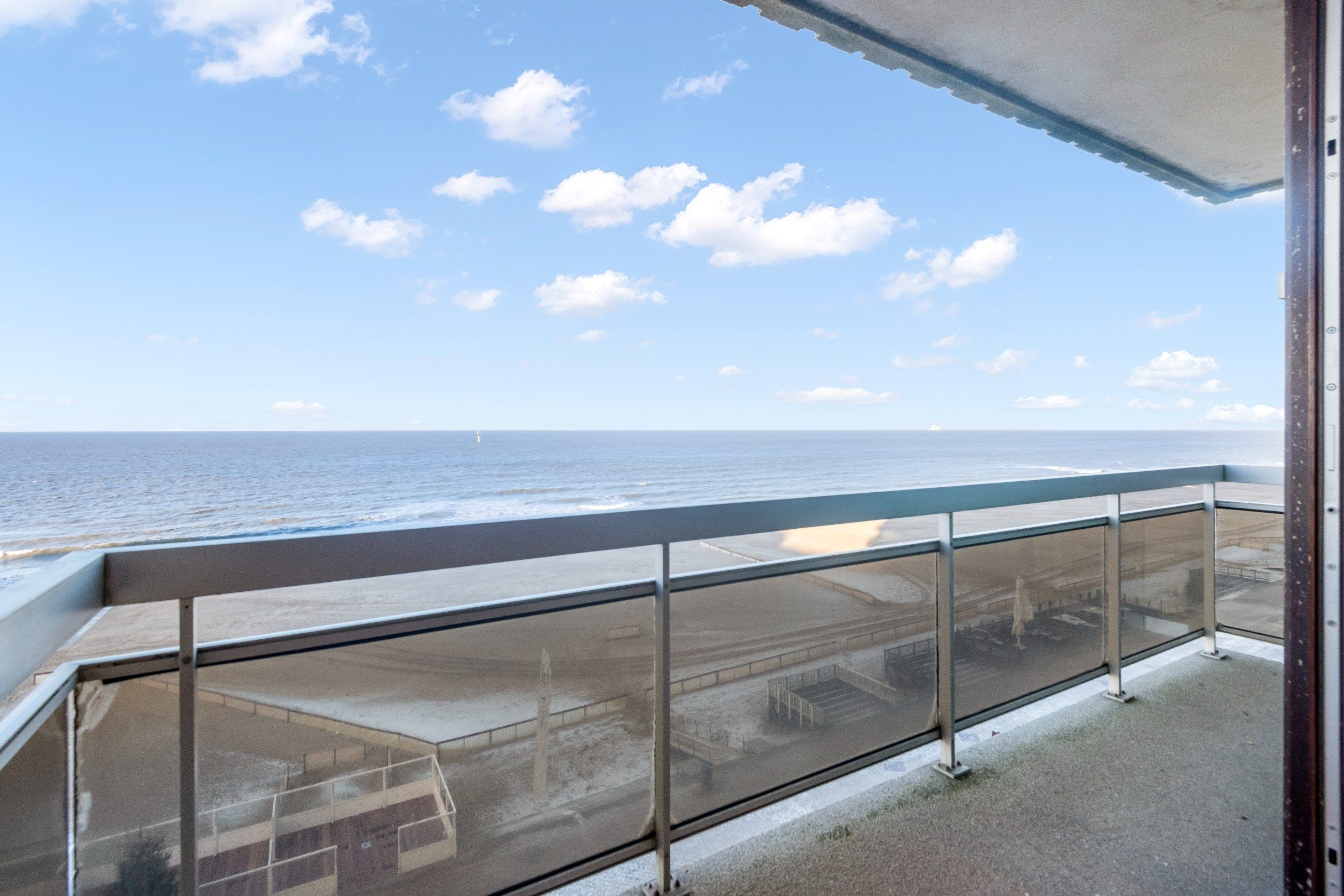 Ongemeubeld appartement op de Zeedijk ter hoogte van het Lichttorenplein foto 3