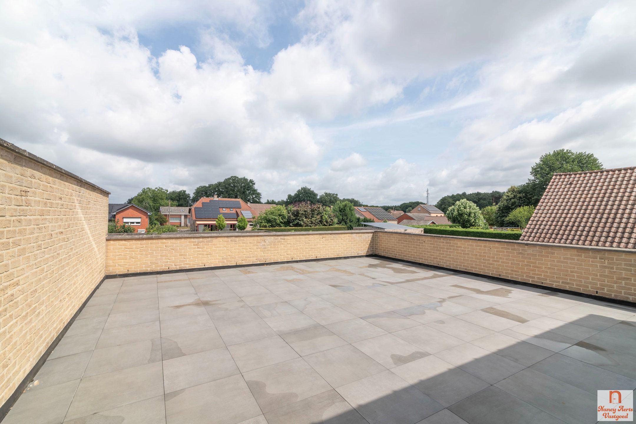 Lichtrijk duplexappartement met grote kelder en mega terras foto 5