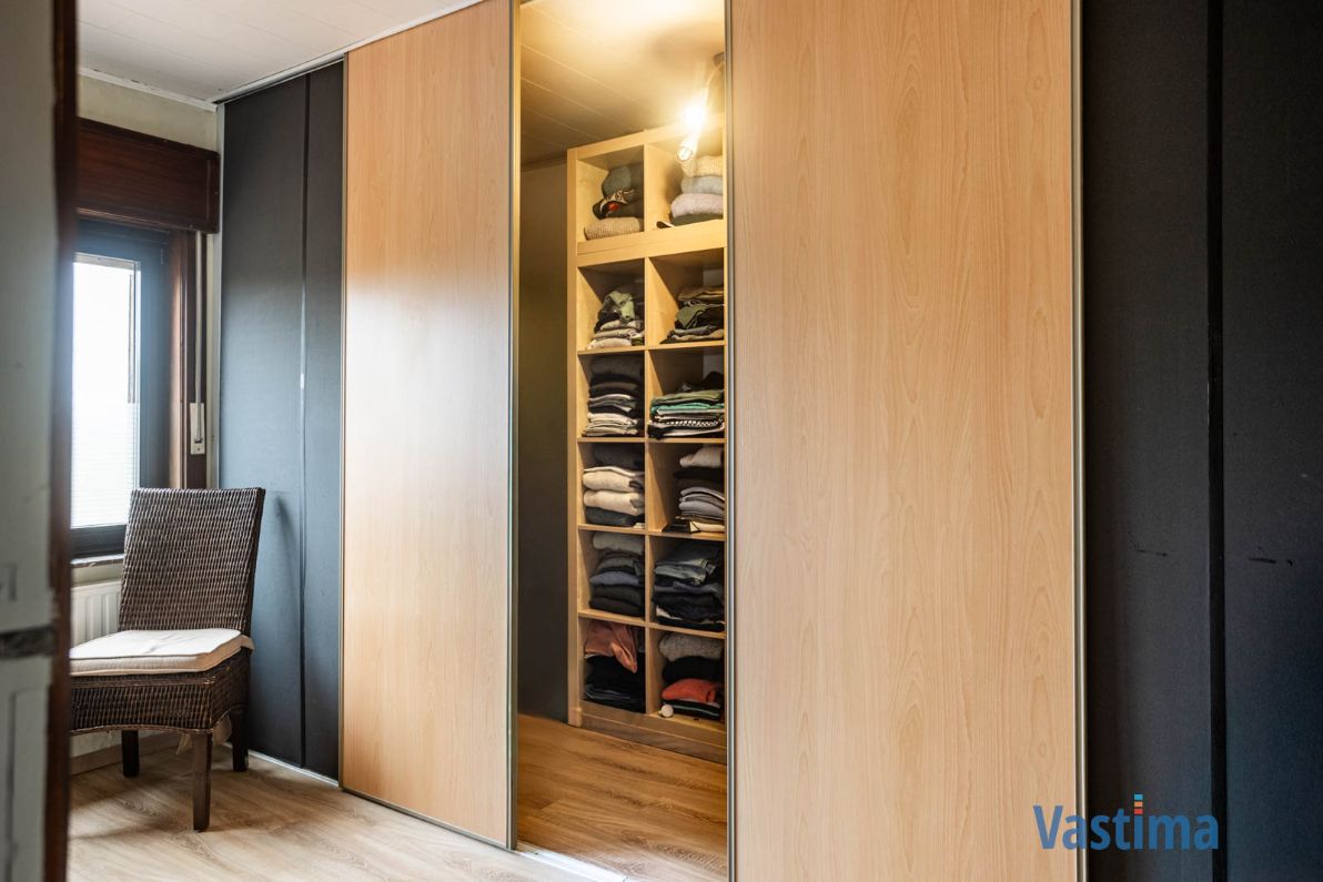 Instapklare woning met 3 slaapkamers, dubbele garage en grote tuin foto 13