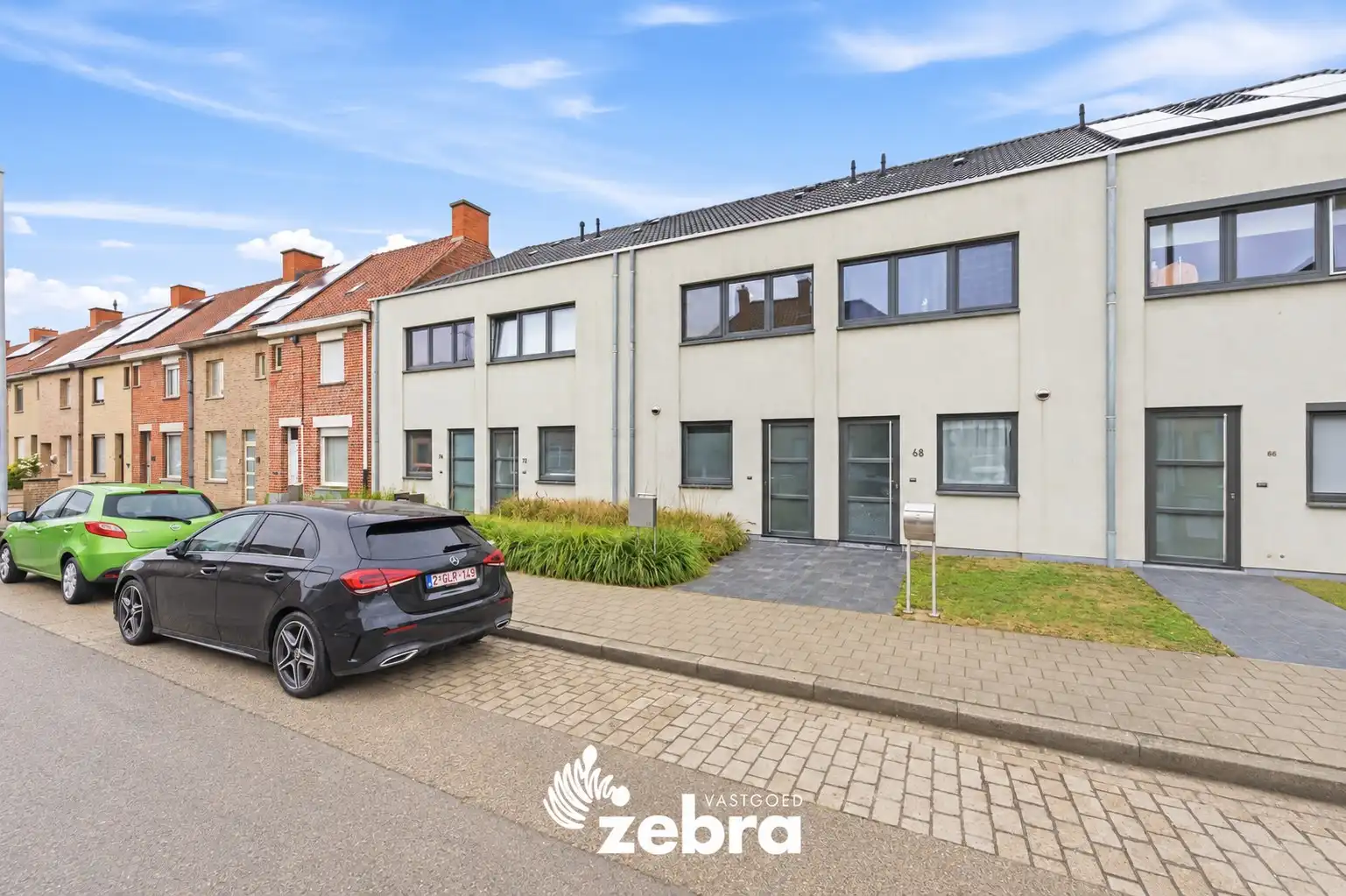 Instapklare woning met achterliggende garage en uitweg! foto {{pictureIndex}}