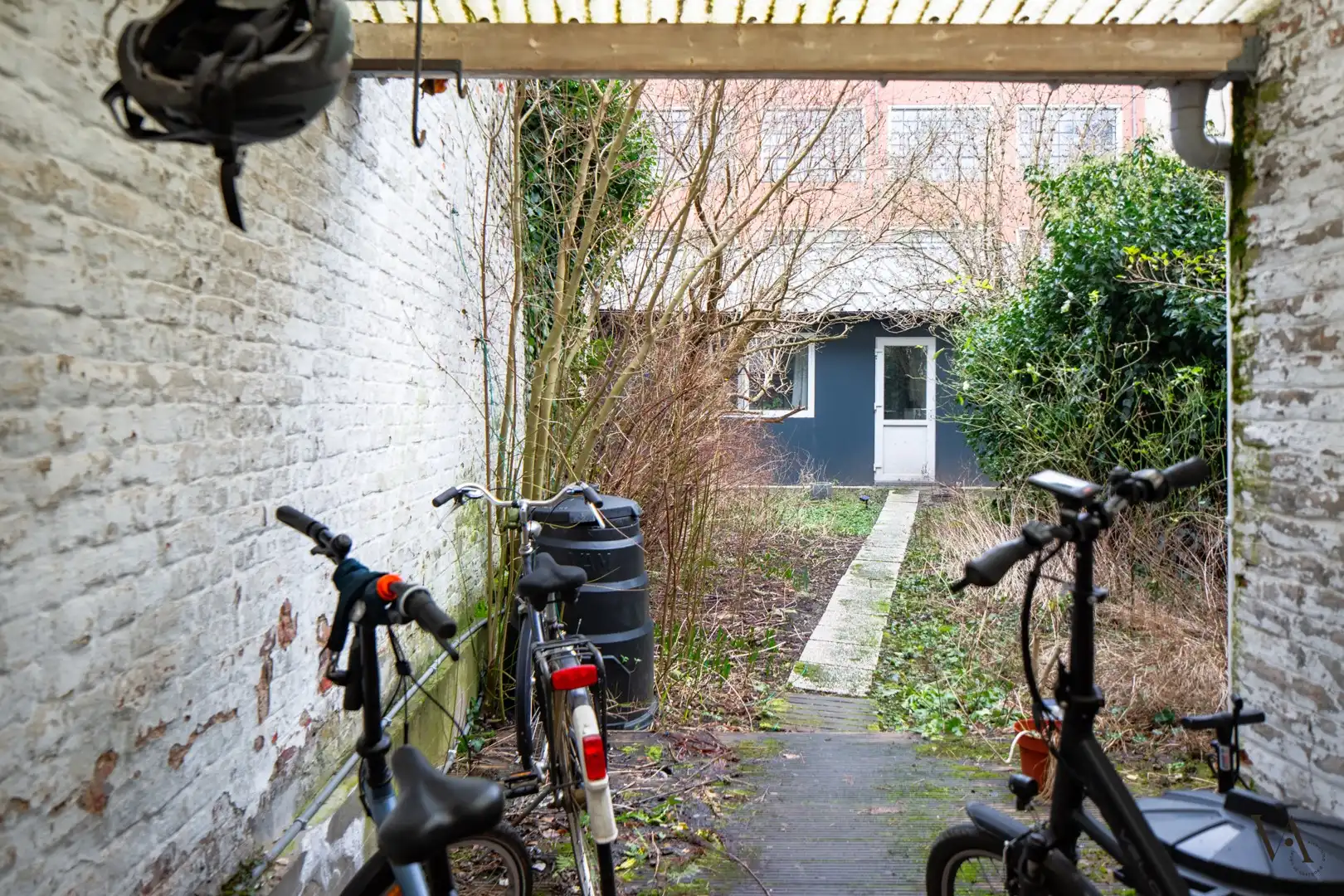 Bemeubelde studentenkamer met eigen badkamer op centrumlocatie foto 8