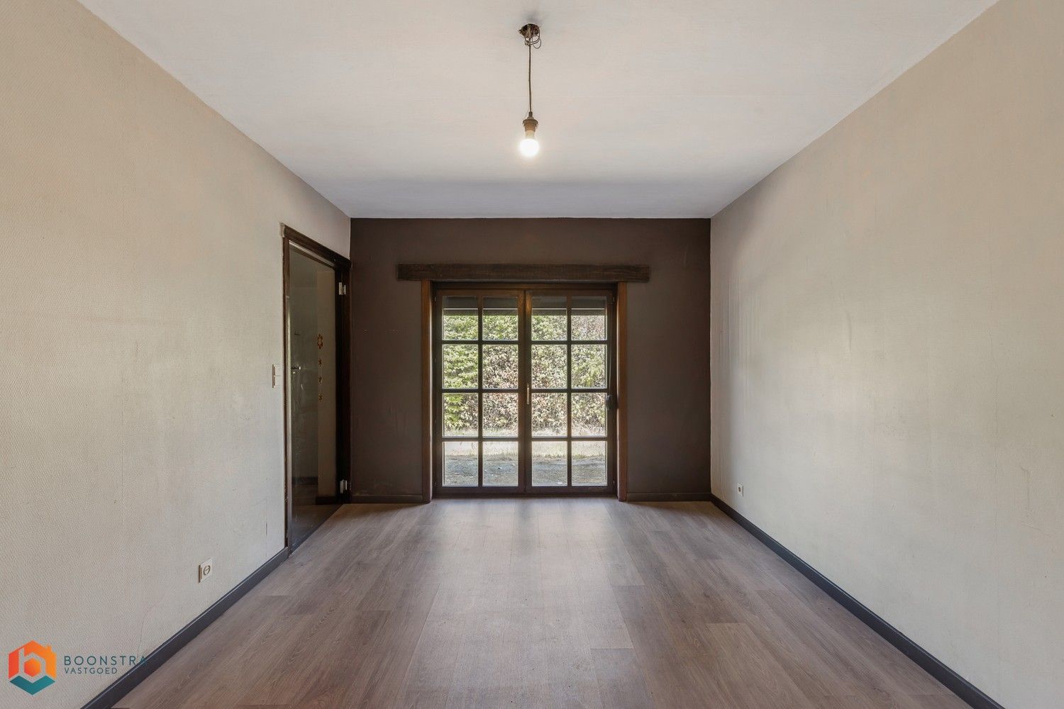 Landelijke Villa gelegen in groene omgeving met veel potentieel foto 8